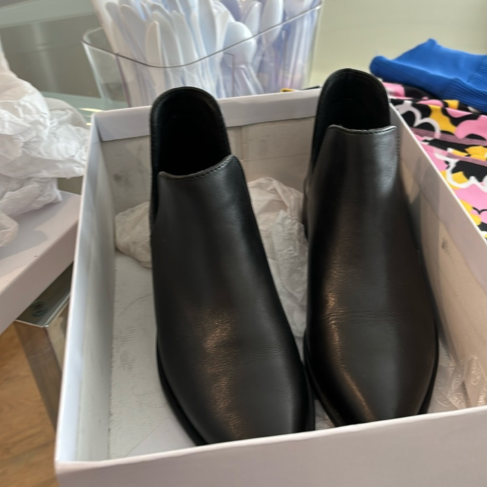 Steve Madden Joella black ankle booties